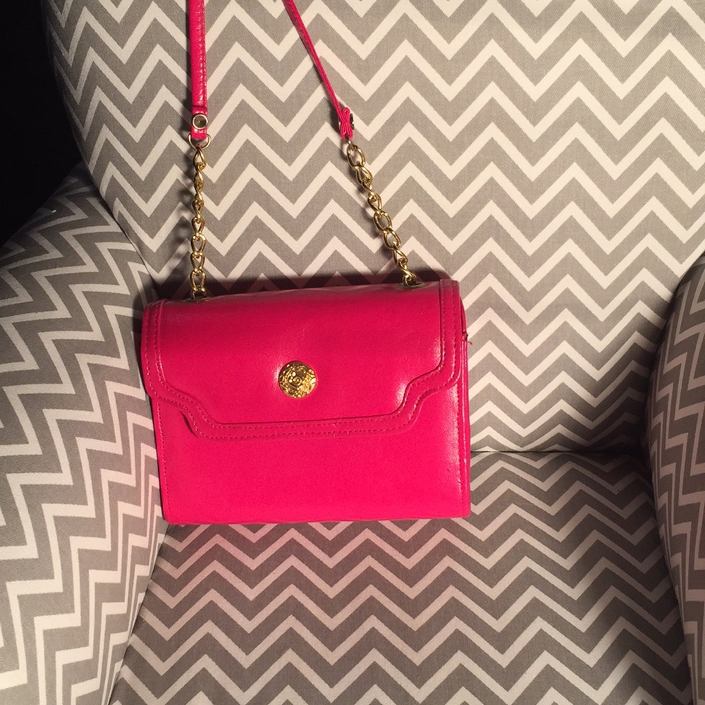 HOT FUCHSIA boxy over the shoulder mini-bag!